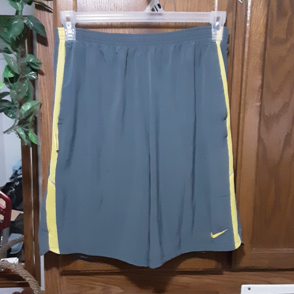Nike Dri Fit Gray w/ yellow shorts sz L